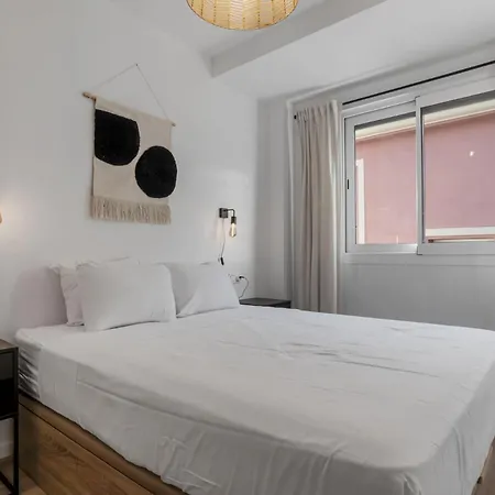 Vivi Homes - Anemona , , Balcony, Centre * 푸엔히롤라